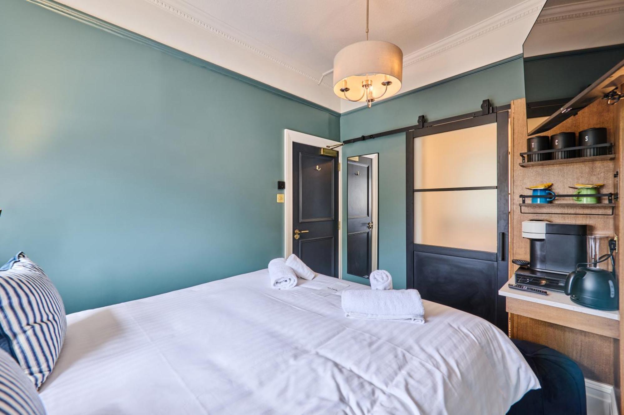 Small Double Room,1699144583:JPEG